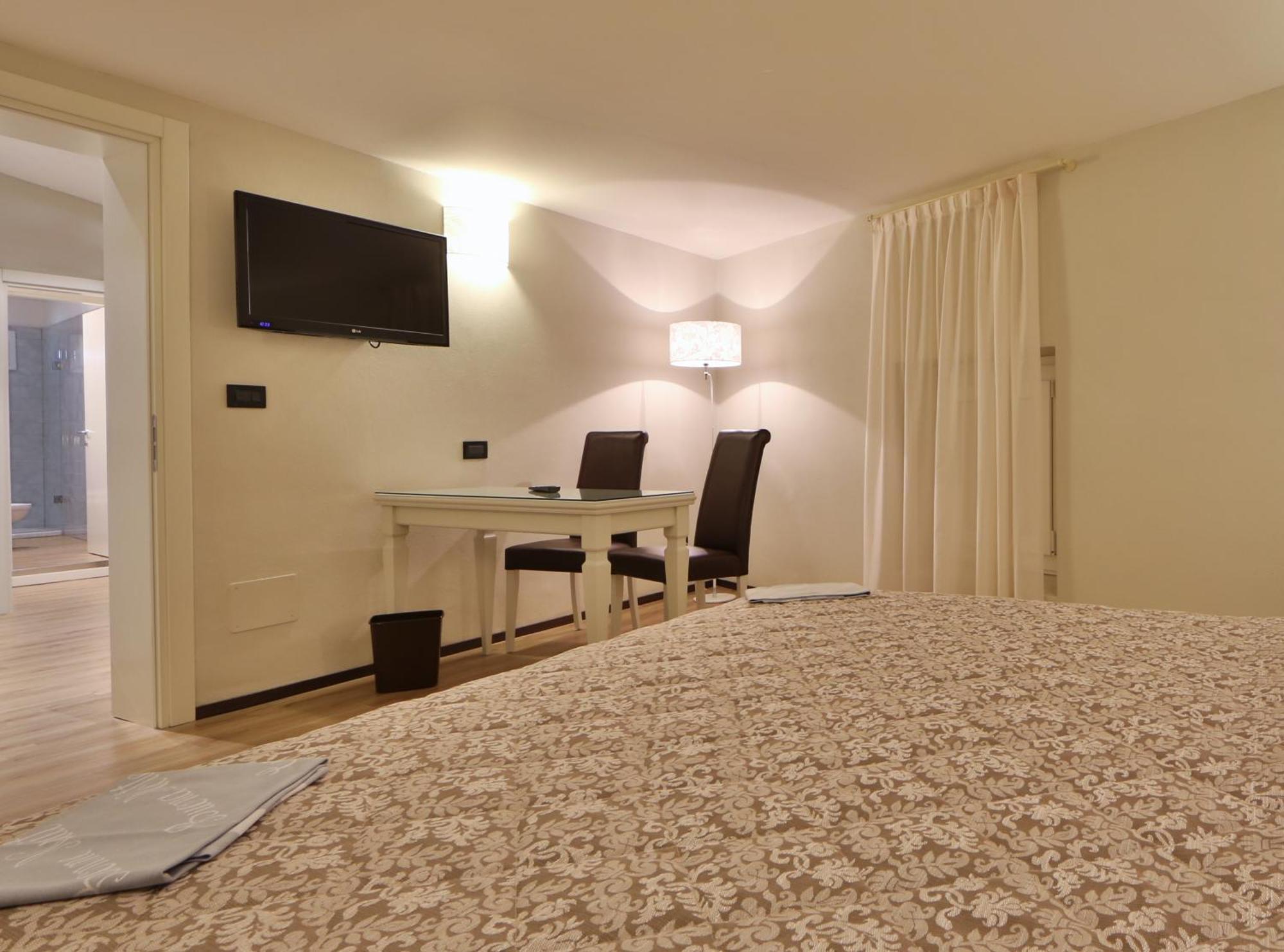 Hotel San Donato - Bologna Centro Phòng bức ảnh